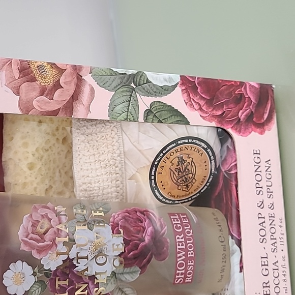 Made in Italy Rose Bouquet Shea butter & Natural Extract Box Set Brand New - Picture 5 of 10